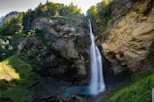 Рейхенбахский водопад в Швейцарии - любимое место поклонников Шерлока Холмса