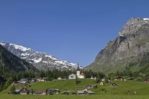 Urnerboden, Schweiz största alp, är bebodd året runt.