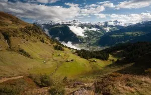 Utsikt från den alpina leden som leder till Surenenpasset från Altdorf till Engelberg
