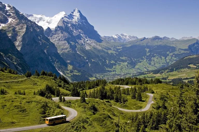 Vista a la montaña Eiger