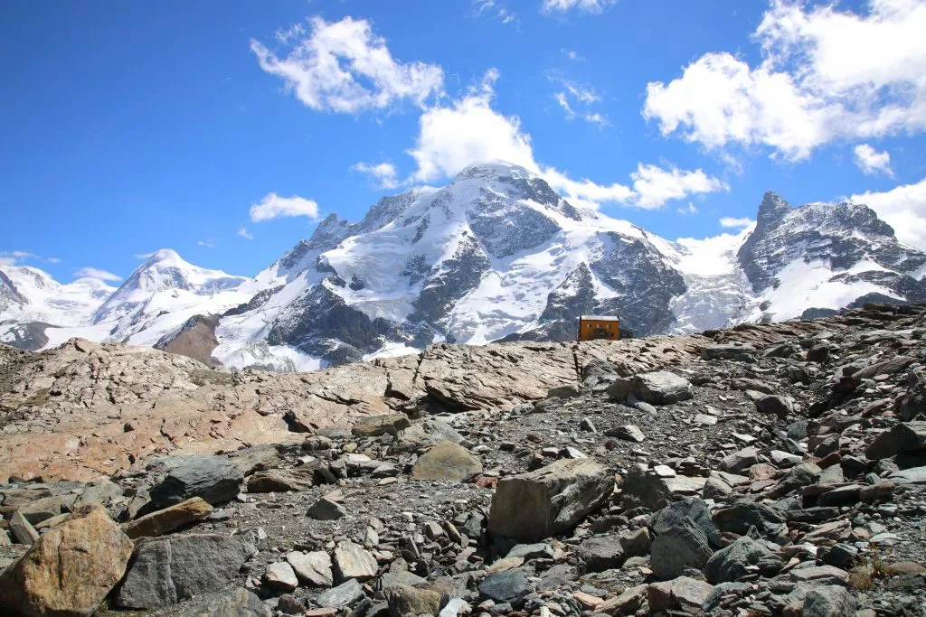 Wandern in der mondähnlichen Hochebene um das Matterhorn