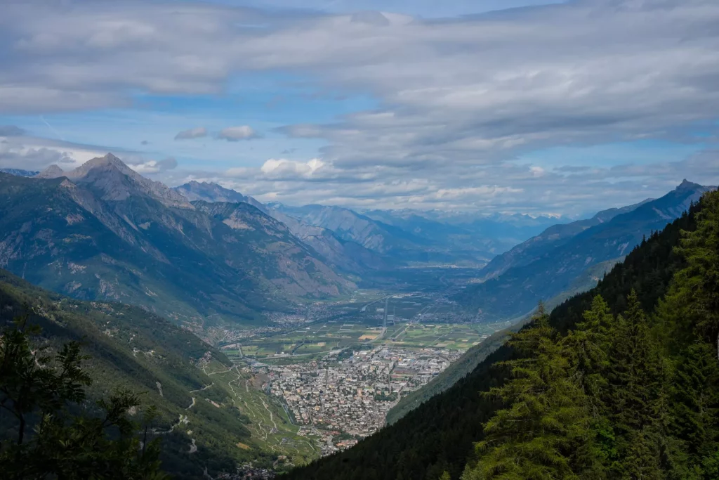 Panoramisch uitzicht op Wallis vanaf de Bovine Route