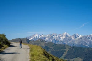 Quelques-uns des derniers regards sur le massif du Mont-Blanc