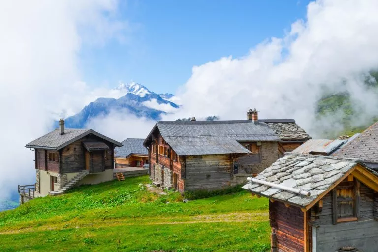 традиционная швейцарская горная деревня белальп