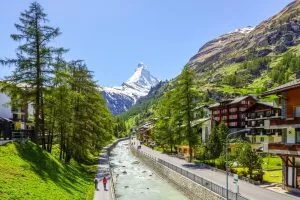 resort di zermatt sotto il matterhorn